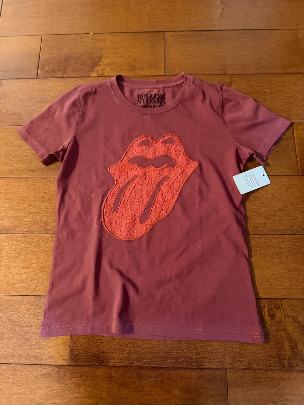 NWT Rolling Stones Dusty Brick Red Short Sleeve Tee with Lace Tongue Patch XS